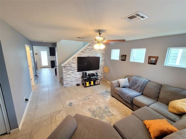 Building Photo - 127 Frasier Dr