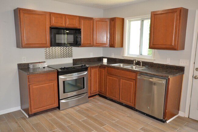 Building Photo - Cozy 3-Bedroom Near Greensboro Coliseum