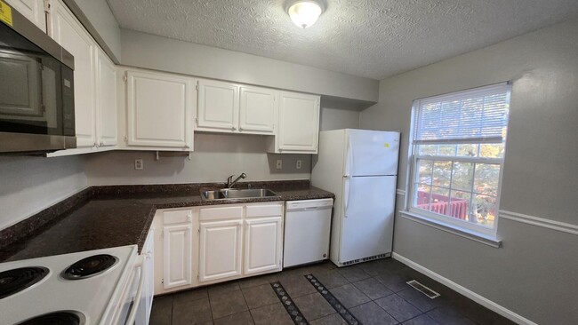 Building Photo - "Spacious 3-Bedroom Townhouse with Finishe...