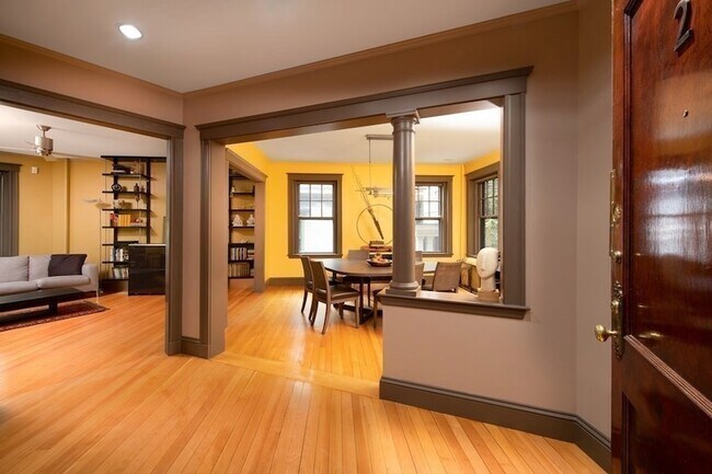 Building Photo - 31 Linnaean St