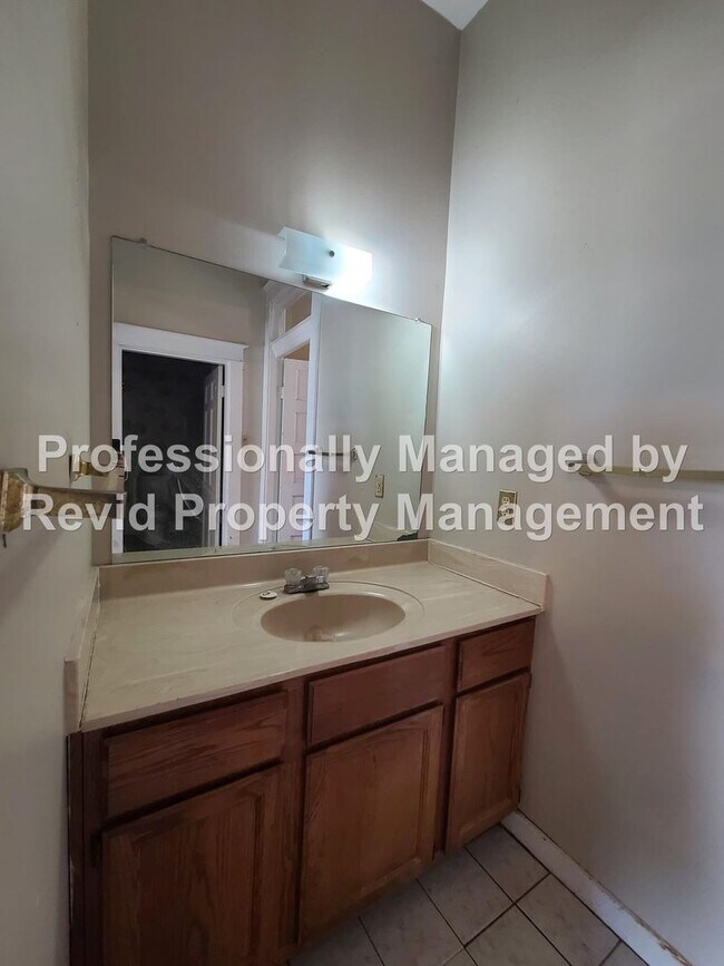 Building Photo - 288 N McLean Blvd