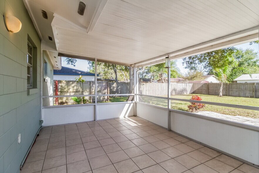 Building Photo - 1301 Baranova Rd