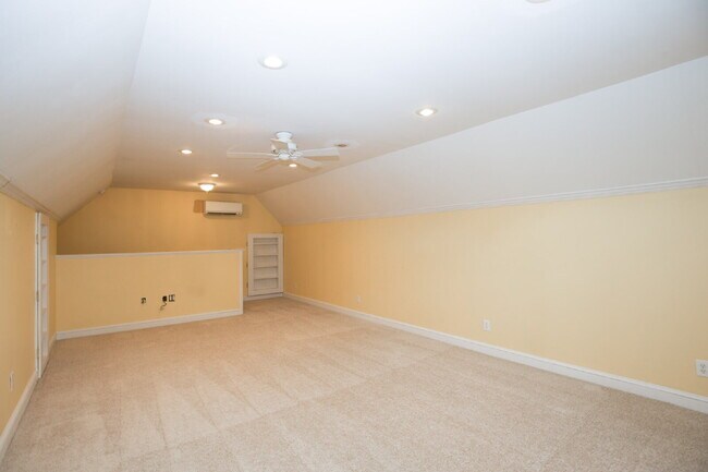 Building Photo - 380 Sullivan Dr