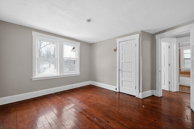 Building Photo - Charming 3BR House in Cleveland