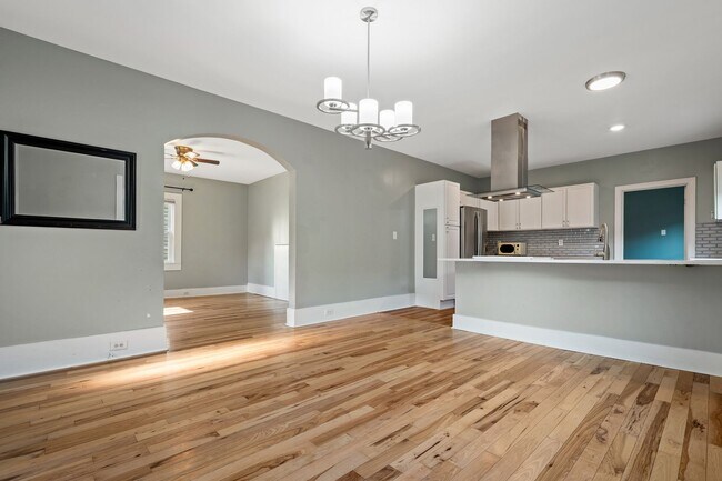 Building Photo - Beautifully Renovated 2 Bed / 2 Bath Home with Fenced Yard in Durham!