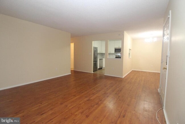 Building Photo - 58 Chambord Ct