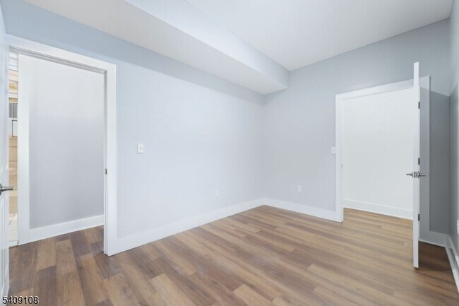 Building Photo - 913 S 18th St