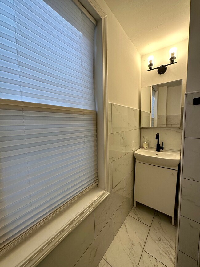 Building Photo - 148 Orange St