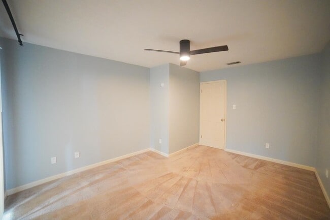 Building Photo - 216 Dixie Dr