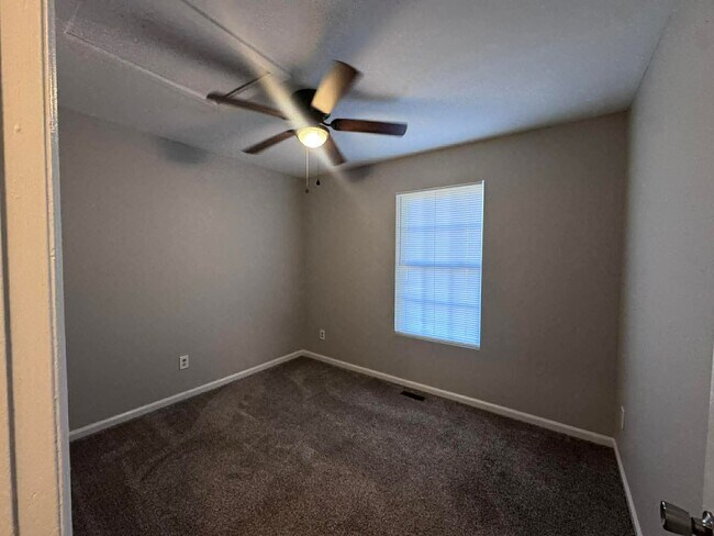 Building Photo - 224 Pond Ave