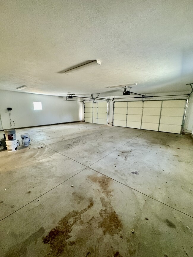 Building Photo - 1345 W Agate Rd