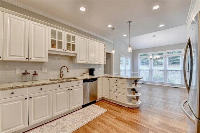 Building Photo - 10665 Wren Ridge Rd