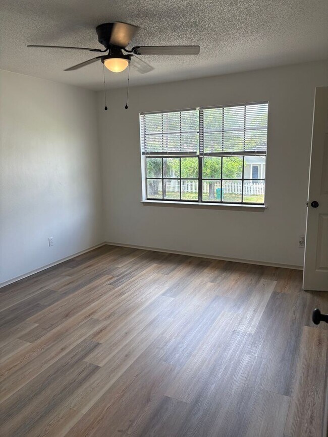 Building Photo - WaveHaus