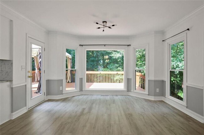 Building Photo - Beautifully Renovated 5-Bedroom, 4-Bath Home on Full Finished Basement!