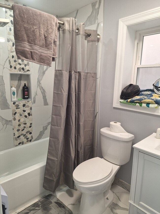 Building Photo - 4947 W Race Ave