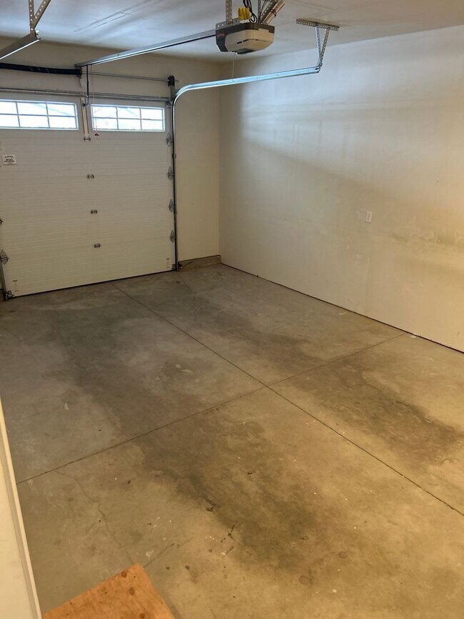 Building Photo - 1072 Abigail Ln