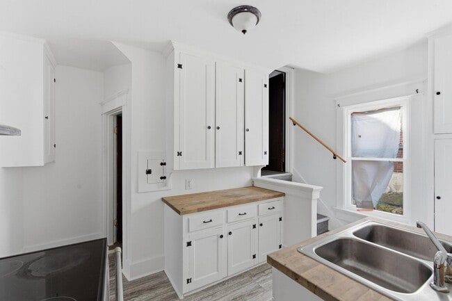 Building Photo - 223 Elmhurst Rd