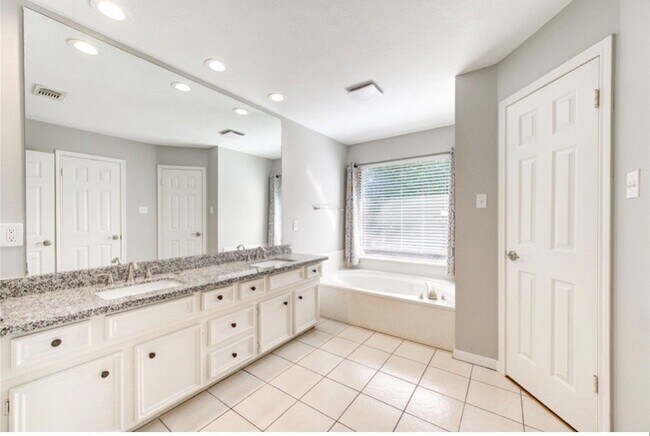 Building Photo - 3838 Fawn Creek Dr