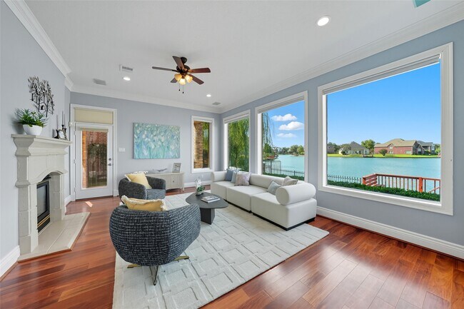 Building Photo - 5934 Stratford Gardens Dr