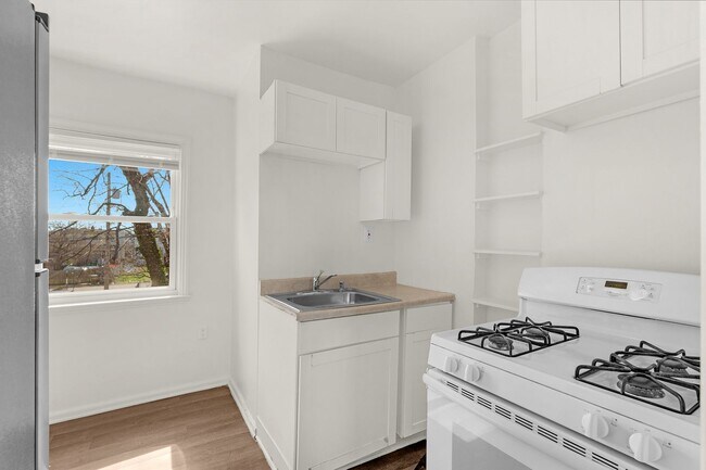 Building Photo - 611 Maude Ave