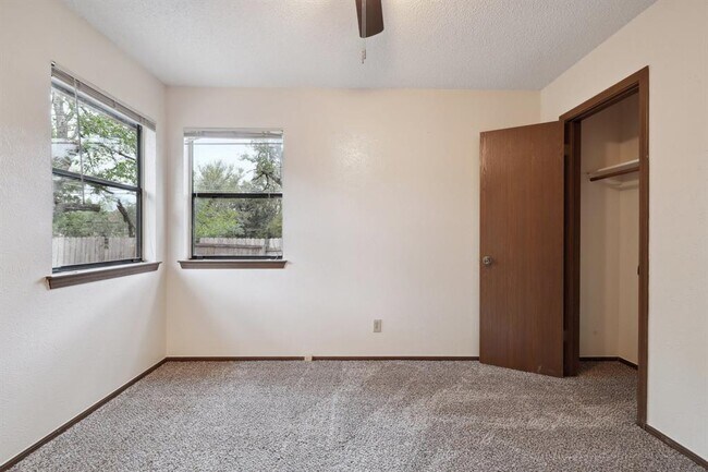 Building Photo - 2621 Garrettson Dr