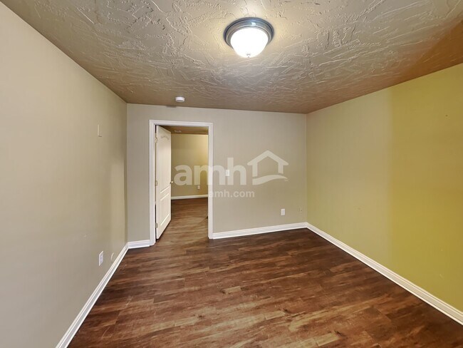 Building Photo - 3703 Lake Vista Dr