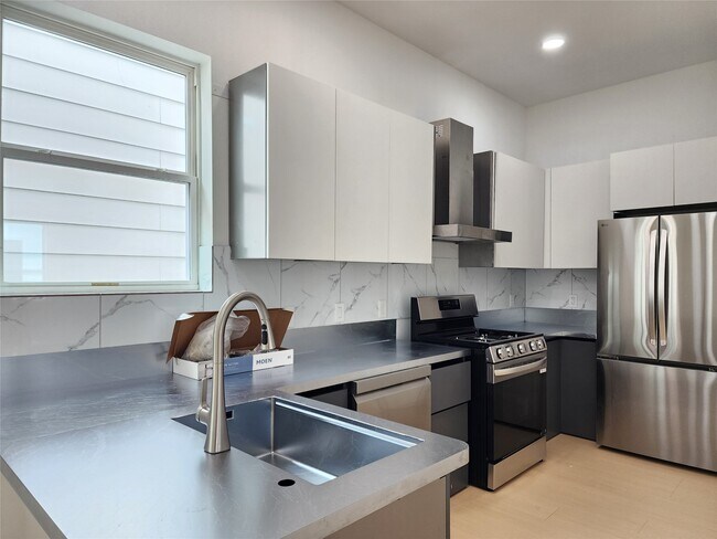 Building Photo - 3411 St Emanuel St