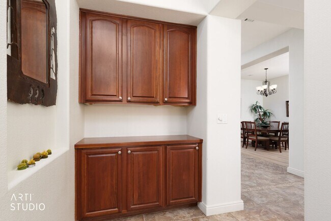 Building Photo - Beautiful home located in the gated commun...