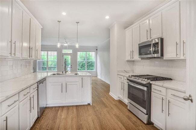 Building Photo - 1790 Oak Brook Ln NW