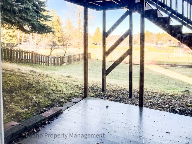 Building Photo - 5 bedrooms, 3 baths, and 3004 sqft Single Family Home