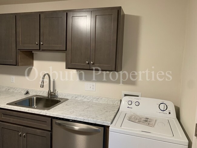 Building Photo - 217-B Mayberry Ave-2BR/1BA-APT!!