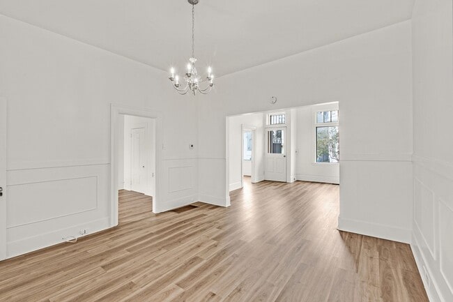 Building Photo - Updated 2 Bedroom Home with Garage in Lowe...