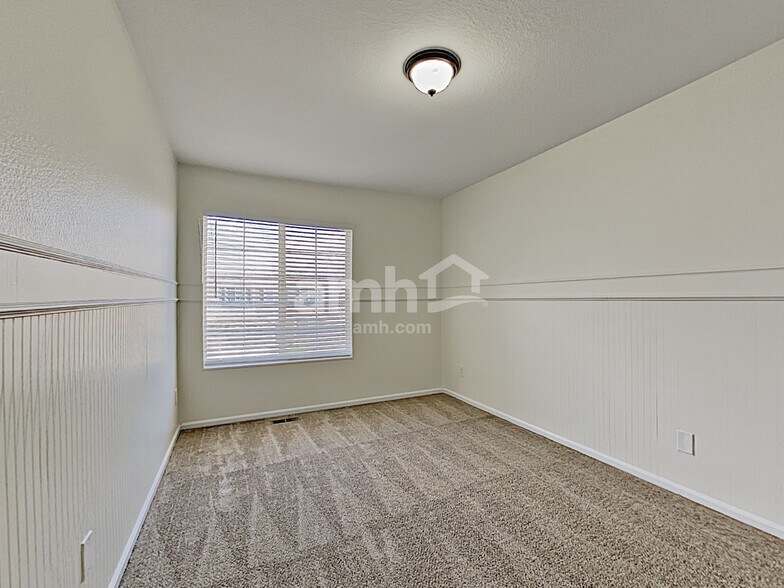 Building Photo - 9762 Chambers Dr