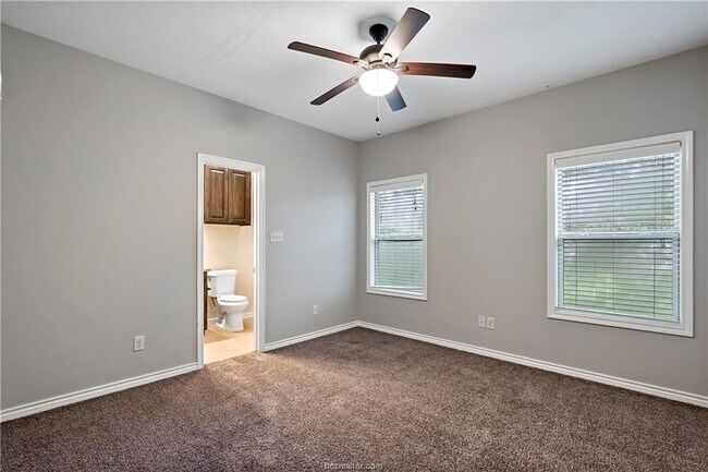 Building Photo - 4336 Nagle St