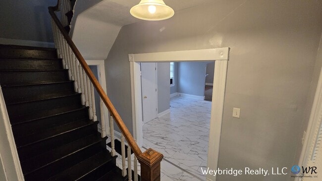 Building Photo - Spacious 3 Bedroom 1.5 Bath House in Price...