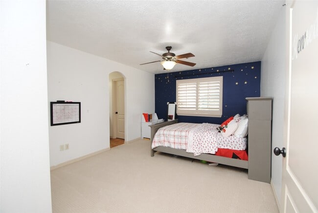 Building Photo - 15823 Medina Lake Ln