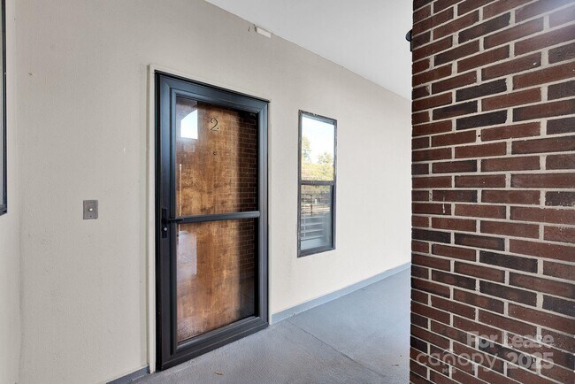 Building Photo - 224 N Poplar St