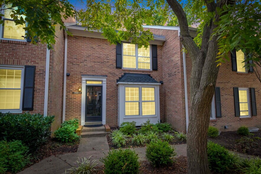 Primary Photo - 2534 S Arlington Mill Dr