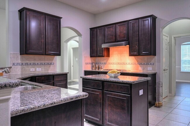 Building Photo - 7810 Oak Moss Dr