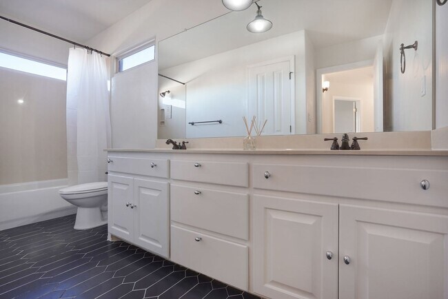 Building Photo - **Beautiful Corner Lot Home – 3 Bed | 2.5 Bath | 2-Car Garage**