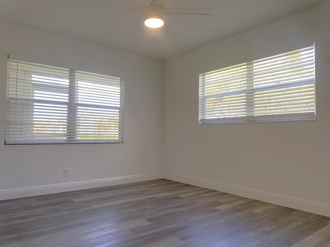 Building Photo - 256 Mansfield F