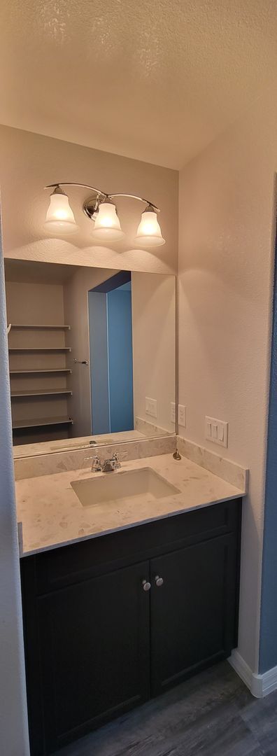 Building Photo - 4 bedroom plus roof top deck 1 bedroom dow...