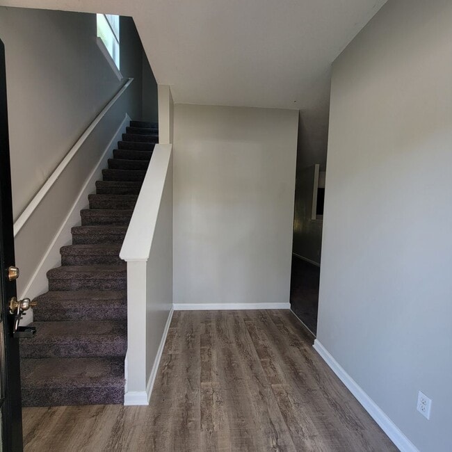 Building Photo - Newer Home For Rent 2 Story - Just Like Br...