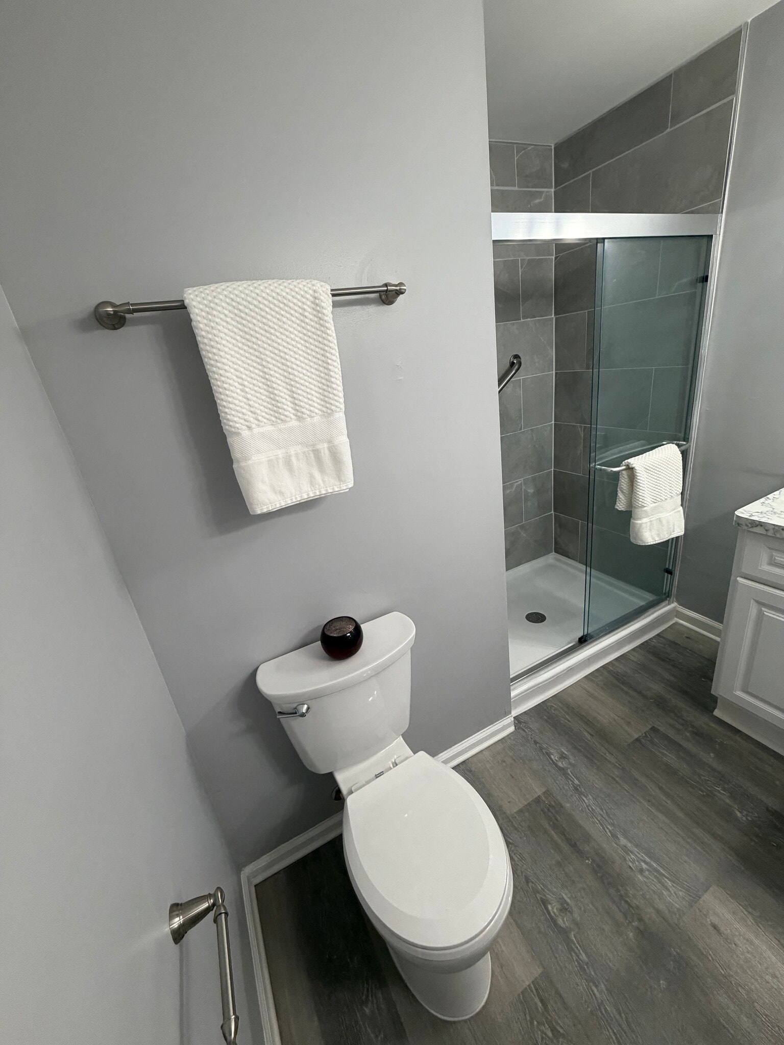 Main bathroom - 102 Stone Hurst Ct