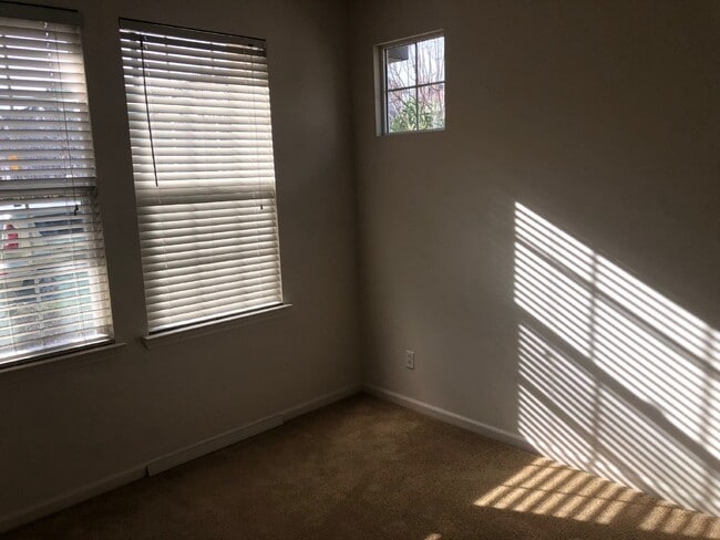 Building Photo - Gorgeous 4 Bed/3 Bath Mountain House Home ...