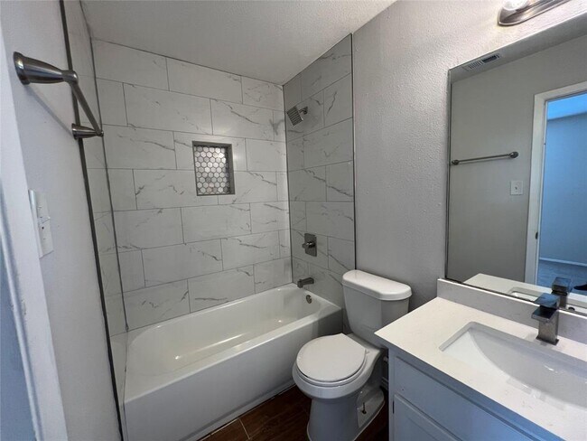 Building Photo - 12302 Alderbrook Dr