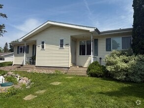 Building Photo - W4920