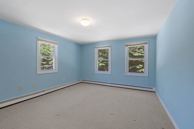 Building Photo - 36 Lark St