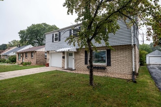 Building Photo - 555 N 105th St