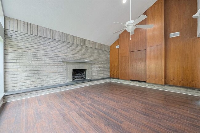 Building Photo - 2107 Shadowbriar Dr